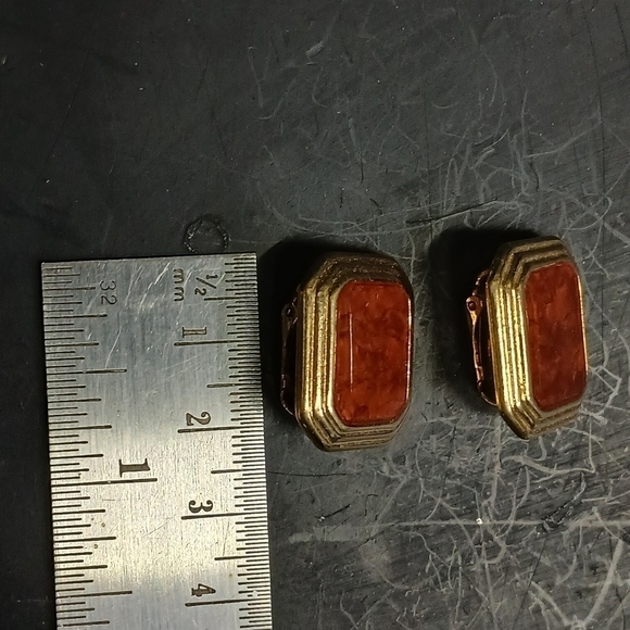 Square goldtone brown clip earrings avon - Picture 2 of 4